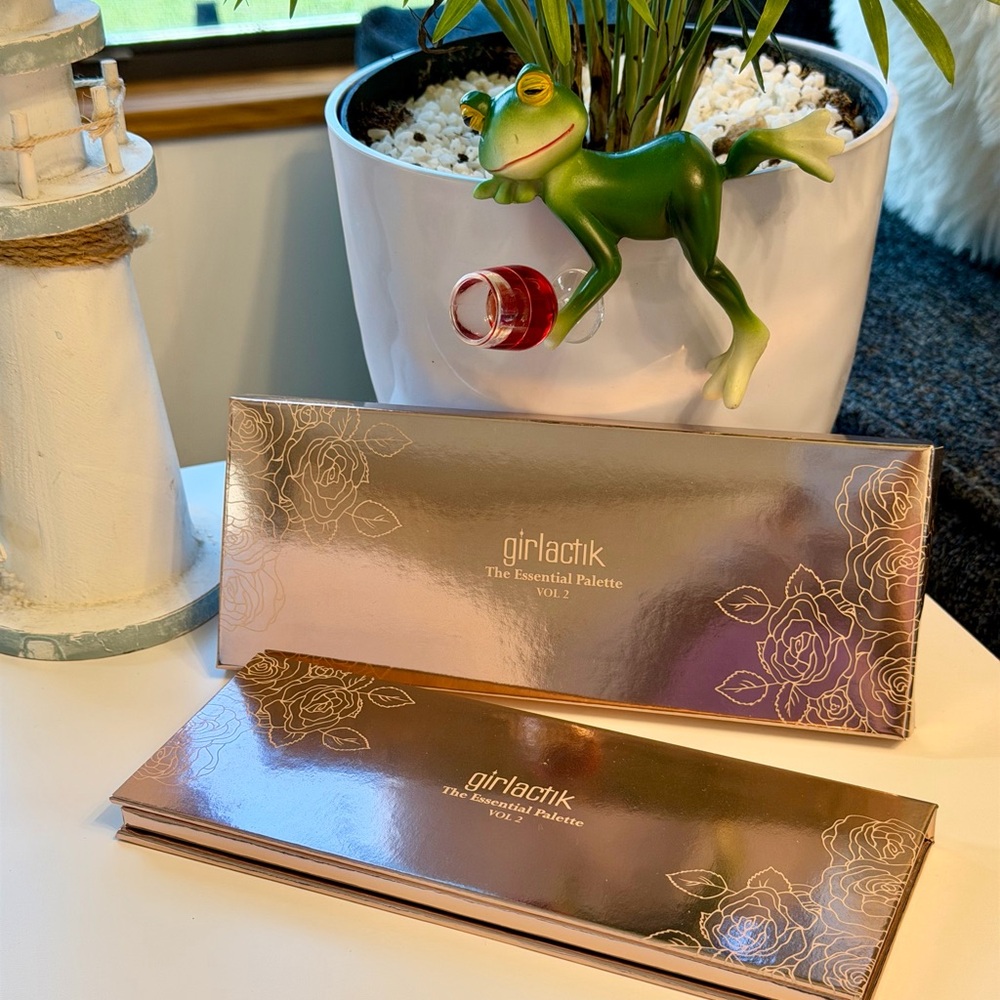 GIRLACTIK The Essential Eyeshadow Palette Vol 2 - Picture 4 of 11